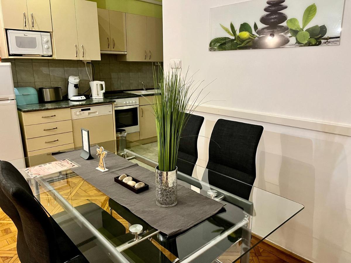 Zen Hostel By Central Market บูดาเปสต์ ภายนอก รูปภาพ