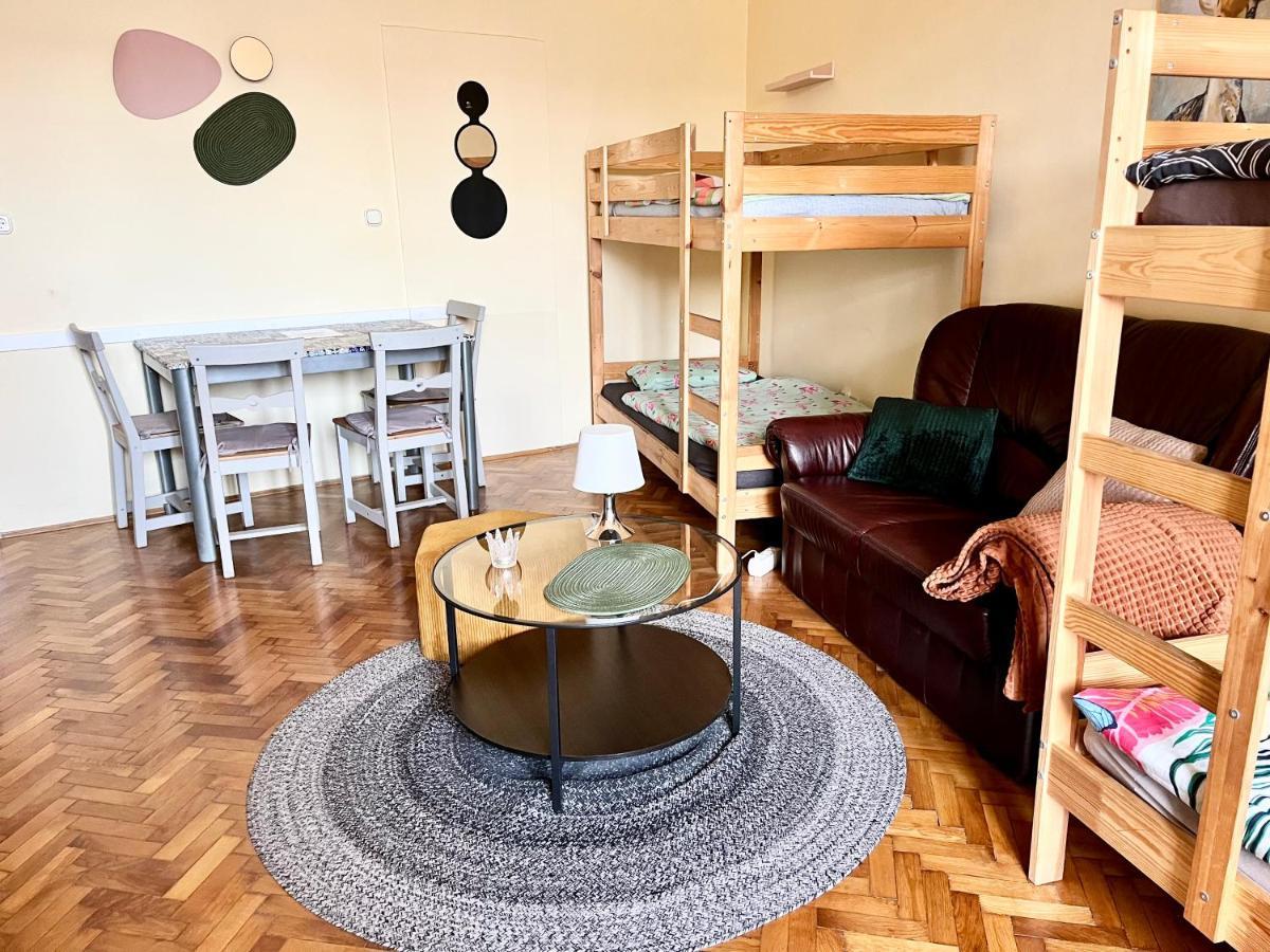 Zen Hostel By Central Market บูดาเปสต์ ภายนอก รูปภาพ