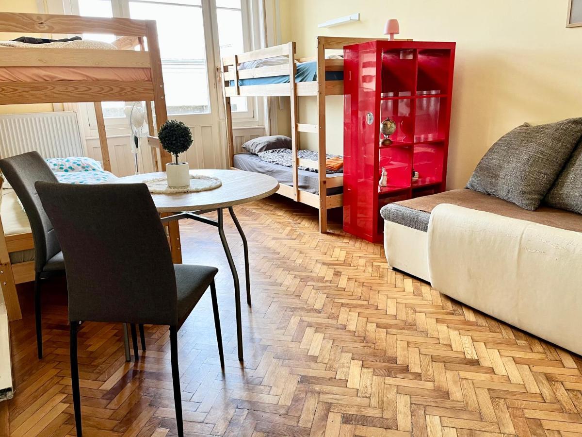 Zen Hostel By Central Market บูดาเปสต์ ภายนอก รูปภาพ