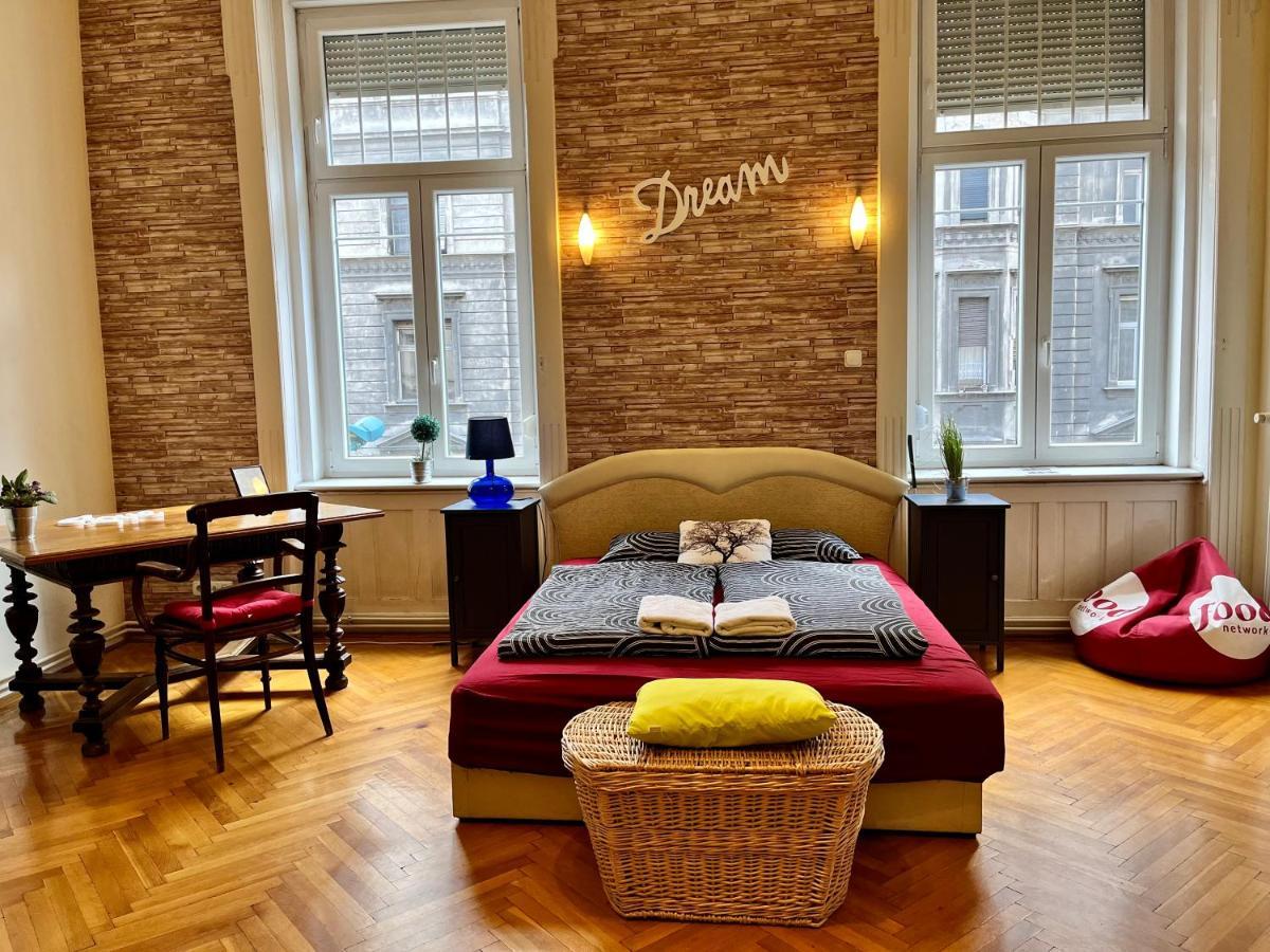 Zen Hostel By Central Market บูดาเปสต์ ภายนอก รูปภาพ