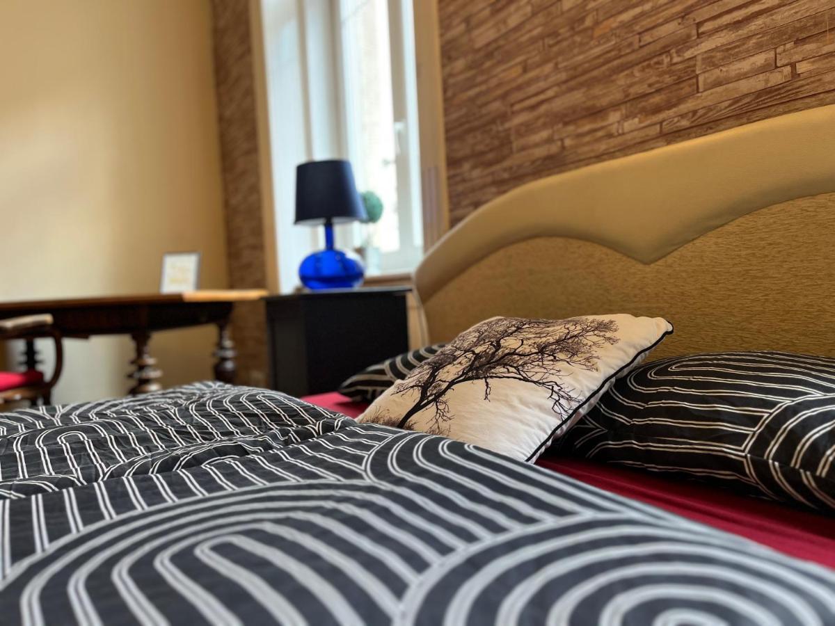 Zen Hostel By Central Market บูดาเปสต์ ภายนอก รูปภาพ