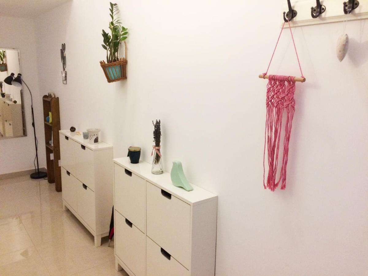 Zen Hostel By Central Market บูดาเปสต์ ภายนอก รูปภาพ